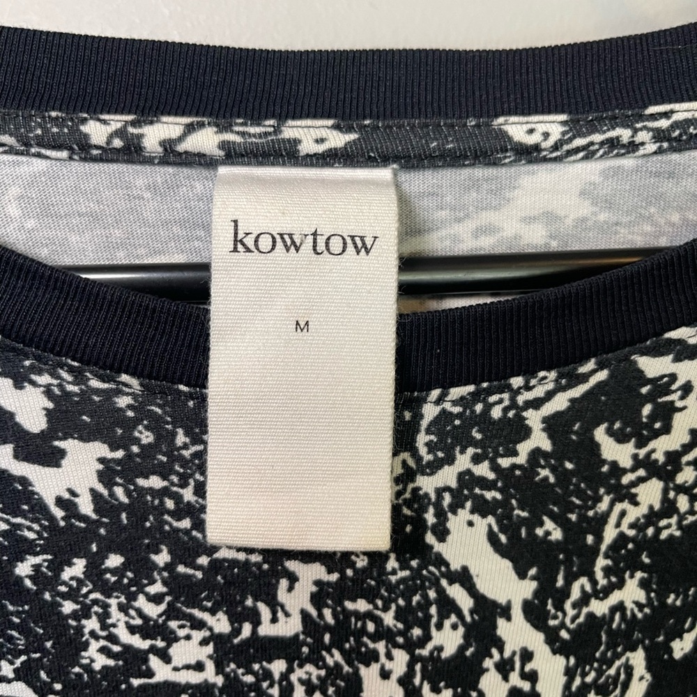 Kowtow size Medium Women’s Drop Shoulder Origami Tee in Folio Print - Picture 4 of 9